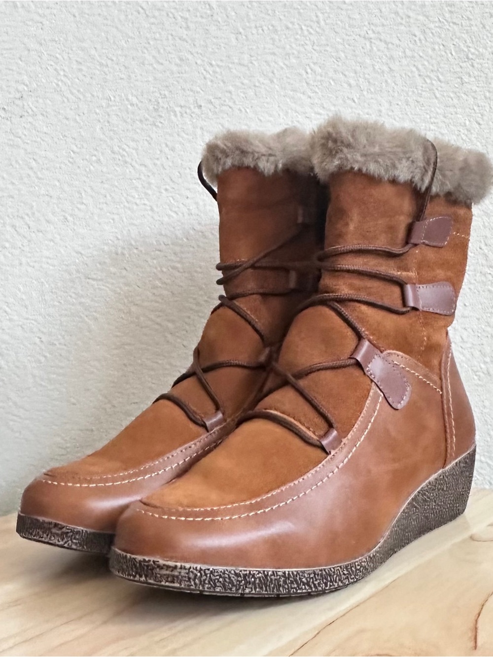 ANDREA Tan Suede Shearling-Lined Women’s Slippers Size 7